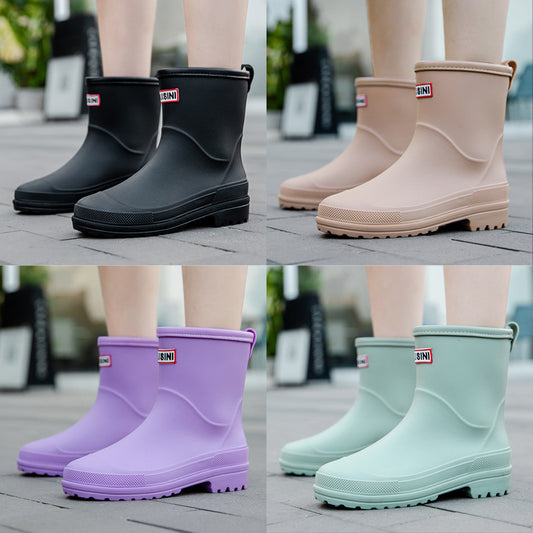Women's fashionable rain boots, suitable for students.