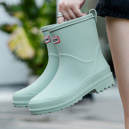 Women's fashionable rain boots, suitable for students.