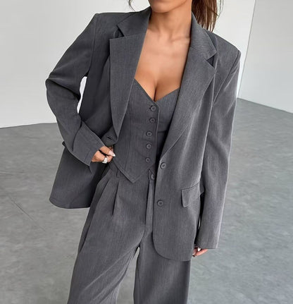 A Three-piece Solid Color Women's Front-buttoned Long-sleeved Pocket Lapel Top