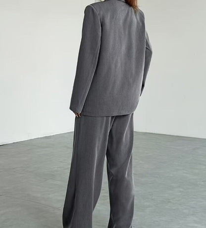 A Three-piece Solid Color Women's Front-buttoned Long-sleeved Pocket Lapel Top