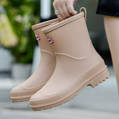 Women's fashionable rain boots, suitable for students.